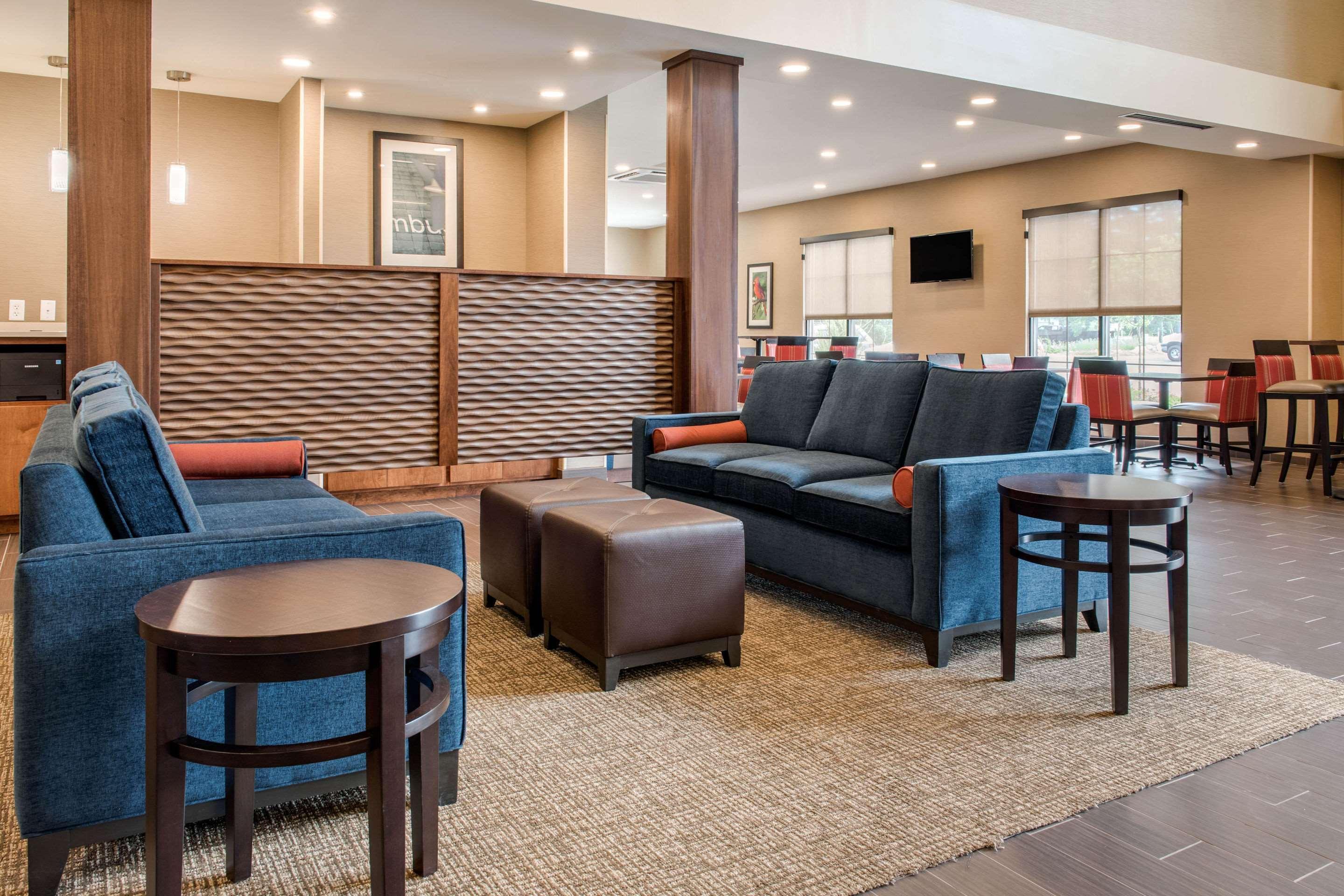 Comfort Suites Columbus Airport Exterior foto